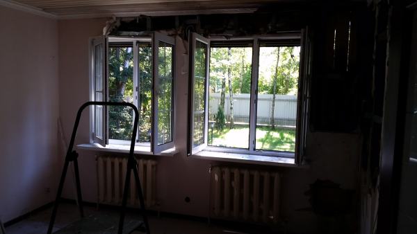 Комната после пожара, случившегося по причине перегрузки электросети