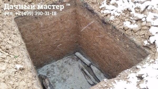Разработанный котлован под промежуточную буферную емкость