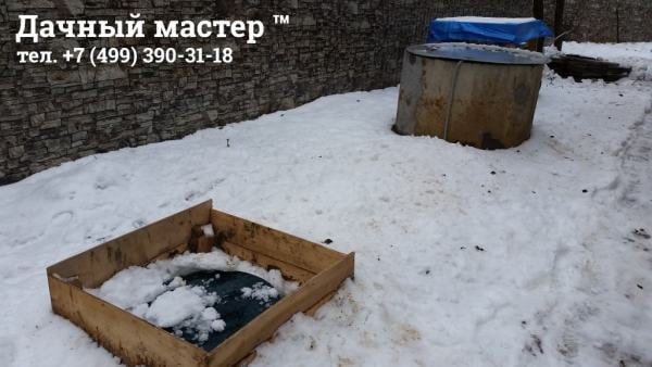 Внешний вид системы водоснабжения дачного дома из колодца через промежуточную буферную емкость