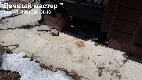 Искусственный камень отошел от цоколя