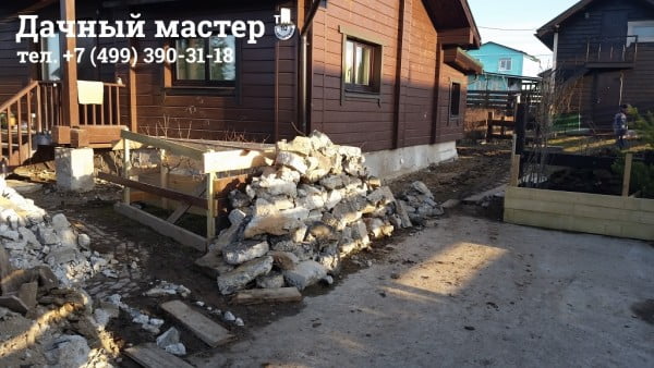 Придомовая территория после демонтажа отмостки