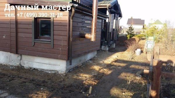 Придомовая территория после демонтажа отмостки