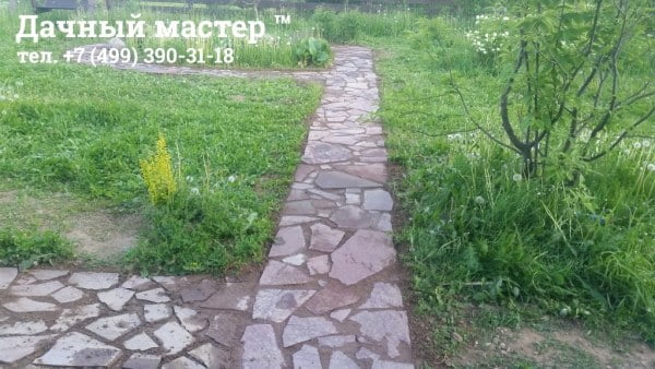Уложенная дорожка из натурального камня