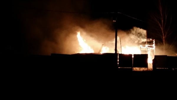 Горение дома, случившееся по причине перегрузки электросети