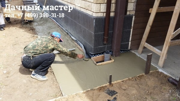 Заливка отмостки