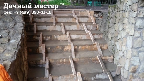Подлитая бетонная лестница