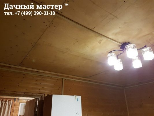 Установленная люстра в работе