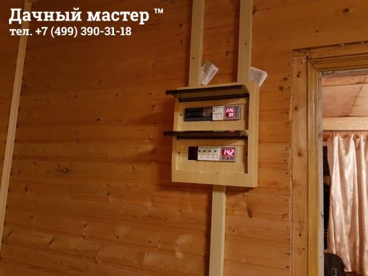 Распределительный щиток с реле защиты и термореле