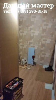 Поклейка обоев в прихожей