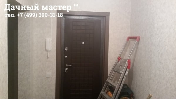 Установленная входная дверь