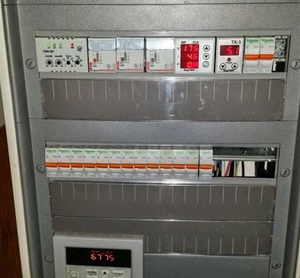 Распределительный электрощит с блоком управления бойлером