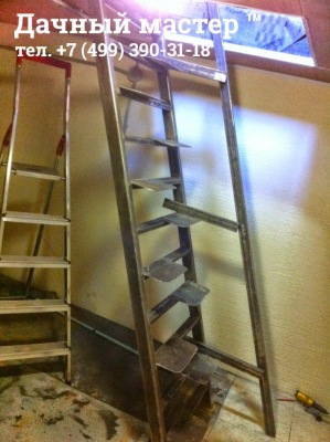 Монтаж перила металлической лестницы в подвал