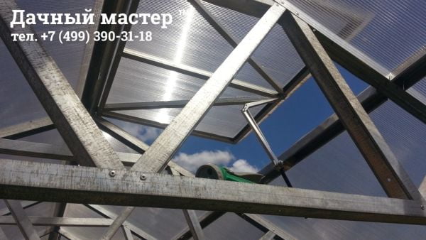 Механизм самопроветривания теплицы