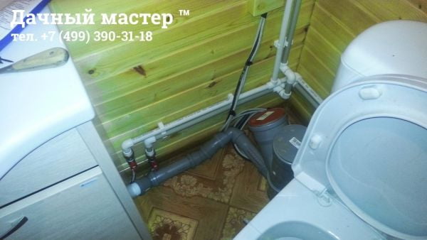 Трубы подключения умывальника
