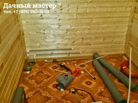 Выход стояка канализации и труб водоснабжения на втором этаже