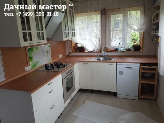 Кухня дачного дома после ремонта