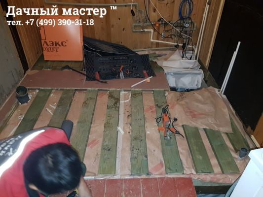Смонтированный новый пол и разряженная обрешетка