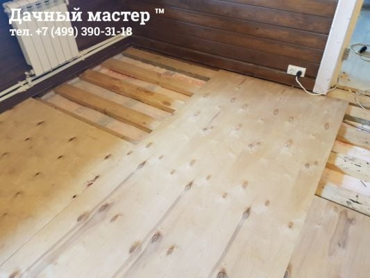 Укладка фанеры для последующего настила паркетной доски