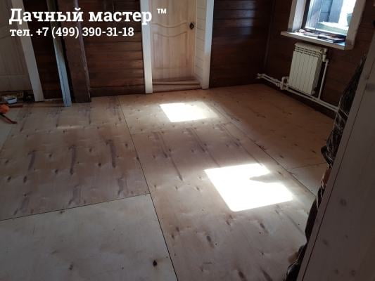 Укладка фанеры для последующего настила паркетной доски