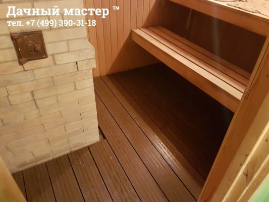 Смонтированное напольное покрытие в бане